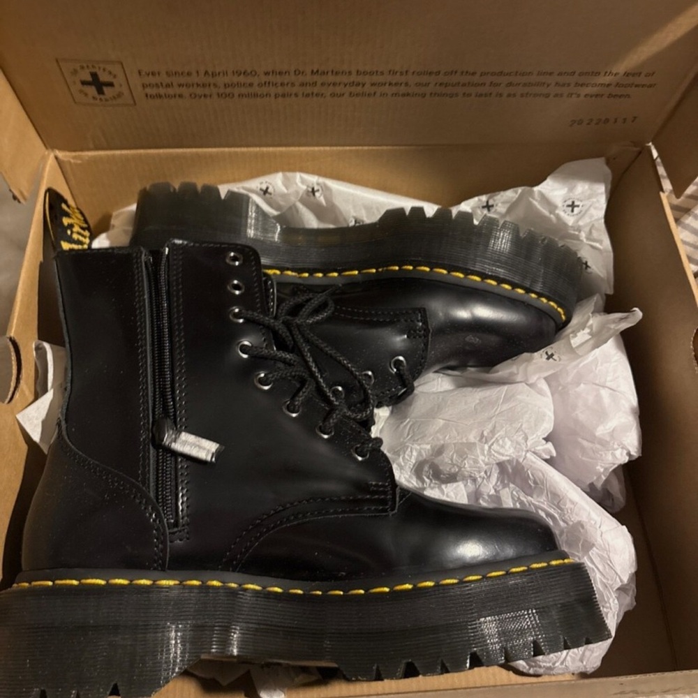 Dr Martens JADON BOOT SMOOTH LEATHER PLATFORMS